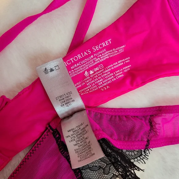 Rare Y2K Victoria's Secret Very Sexy Miraculous Plunge Bra/ Panty Set 32A/med